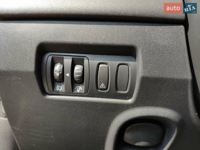 Красный Рено Меган, объемом двигателя 2 л и пробегом 326 тыс. км за 5300 $, фото 12 на Automoto.ua