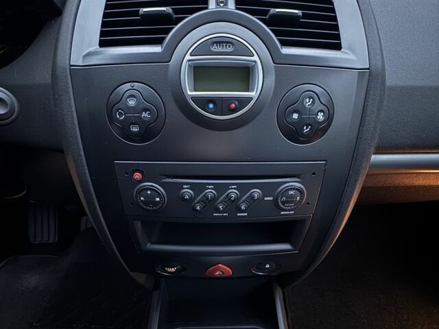 Красный Рено Меган, объемом двигателя 1.6 л и пробегом 216 тыс. км за 5599 $, фото 17 на Automoto.ua