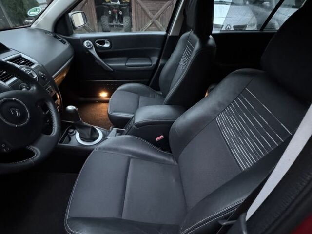 Красный Рено Меган, объемом двигателя 1.6 л и пробегом 216 тыс. км за 5599 $, фото 16 на Automoto.ua