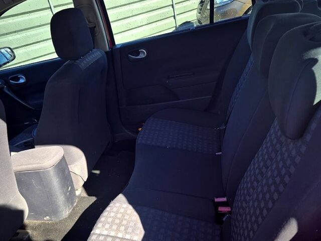 Красный Рено Меган, объемом двигателя 1.6 л и пробегом 205 тыс. км за 4800 $, фото 2 на Automoto.ua