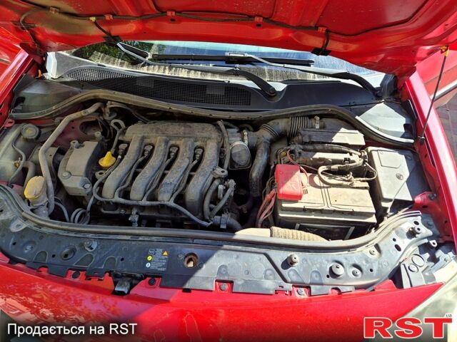 Красный Рено Меган, объемом двигателя 1.6 л и пробегом 205 тыс. км за 4800 $, фото 5 на Automoto.ua