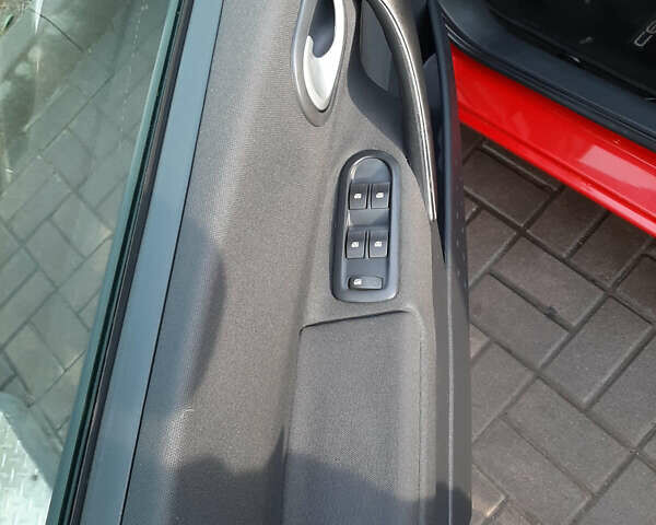 Красный Рено Меган, объемом двигателя 1.6 л и пробегом 170 тыс. км за 6200 $, фото 28 на Automoto.ua