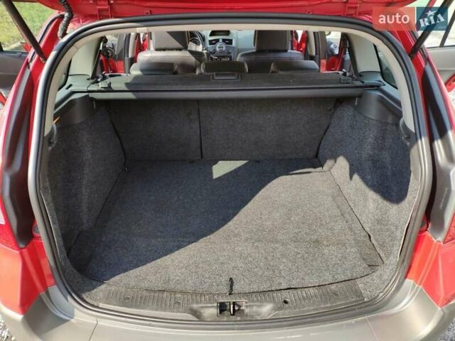 Красный Рено Меган, объемом двигателя 2 л и пробегом 326 тыс. км за 5300 $, фото 6 на Automoto.ua