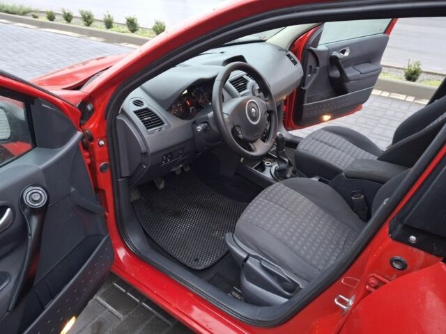 Красный Рено Меган, объемом двигателя 1.6 л и пробегом 237 тыс. км за 3850 $, фото 19 на Automoto.ua