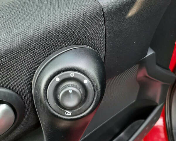 Красный Рено Меган, объемом двигателя 1.6 л и пробегом 170 тыс. км за 6200 $, фото 29 на Automoto.ua