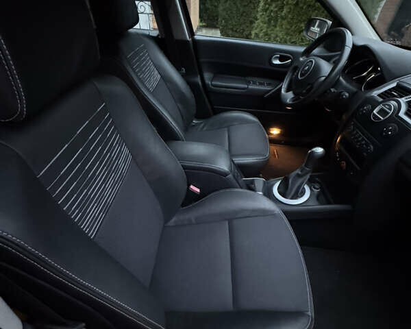 Червоний Рено Меган, об'ємом двигуна 1.6 л та пробігом 216 тис. км за 5599 $, фото 14 на Automoto.ua