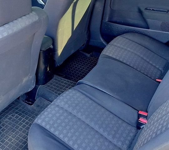 Красный Рено Меган, объемом двигателя 1.6 л и пробегом 290 тыс. км за 5100 $, фото 4 на Automoto.ua