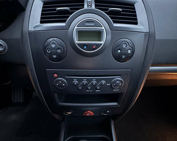 Червоний Рено Меган, об'ємом двигуна 1.6 л та пробігом 216 тис. км за 5599 $, фото 18 на Automoto.ua