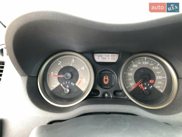 Красный Рено Меган, объемом двигателя 1.46 л и пробегом 236 тыс. км за 5000 $, фото 17 на Automoto.ua