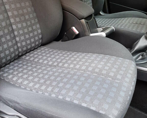 Красный Рено Меган, объемом двигателя 1.6 л и пробегом 170 тыс. км за 6200 $, фото 20 на Automoto.ua