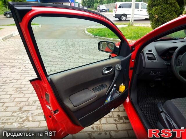 Рено Меган 2008 в Сумах на Automoto.ua Красный Рено Меган, объемом двигателя 1.6 л и пробегом 221 тыс. км за 5000 $, фото 7 на Automoto.ua