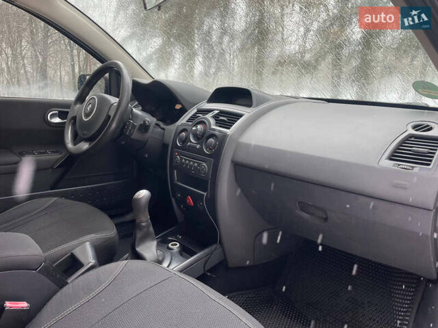 Червоний Рено Меган, об'ємом двигуна 1.6 л та пробігом 283 тис. км за 4399 $, фото 12 на Automoto.ua