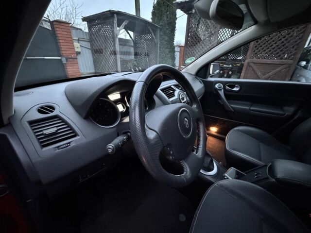 Красный Рено Меган, объемом двигателя 1.6 л и пробегом 216 тыс. км за 5599 $, фото 13 на Automoto.ua