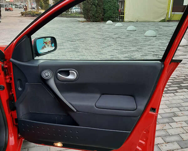 Красный Рено Меган, объемом двигателя 1.6 л и пробегом 170 тыс. км за 6200 $, фото 25 на Automoto.ua