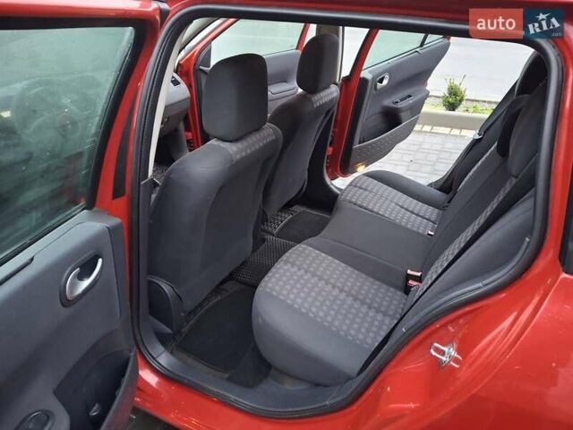 Червоний Рено Меган, об'ємом двигуна 1.6 л та пробігом 237 тис. км за 3850 $, фото 24 на Automoto.ua