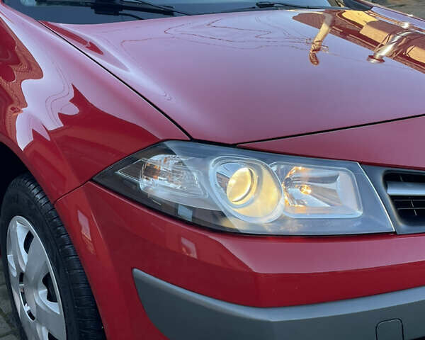 Красный Рено Меган, объемом двигателя 1.6 л и пробегом 222 тыс. км за 5499 $, фото 7 на Automoto.ua