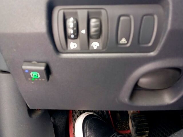 Красный Рено Меган, объемом двигателя 1.6 л и пробегом 211 тыс. км за 5900 $, фото 9 на Automoto.ua