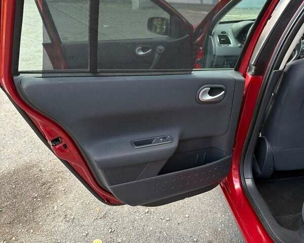 Рено Меган 2009 в Хмельницком на Automoto.ua Красный Рено Меган, объемом двигателя 1.6 л и пробегом 157 тыс. км за 5800 $, фото 32 на Automoto.ua