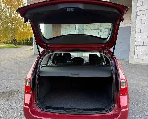 Рено Меган 2009 в Хмельницком на Automoto.ua Красный Рено Меган, объемом двигателя 1.6 л и пробегом 157 тыс. км за 5800 $, фото 7 на Automoto.ua