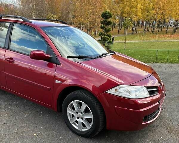 Рено Меган 2009 в Хмельницком на Automoto.ua Красный Рено Меган, объемом двигателя 1.6 л и пробегом 157 тыс. км за 5800 $, фото 10 на Automoto.ua