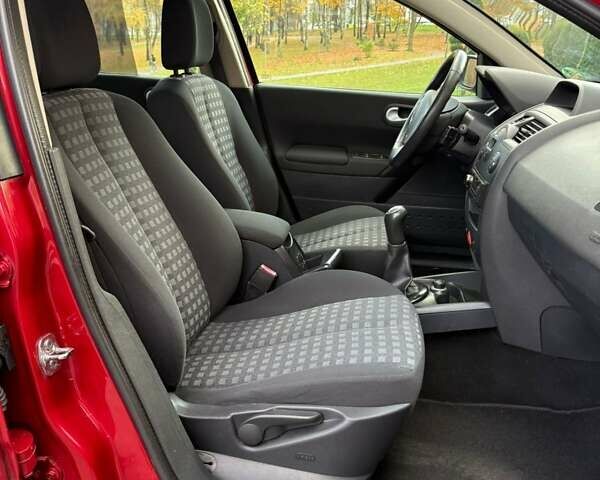 Рено Меган 2009 в Хмельницком на Automoto.ua Красный Рено Меган, объемом двигателя 1.6 л и пробегом 157 тыс. км за 5800 $, фото 38 на Automoto.ua