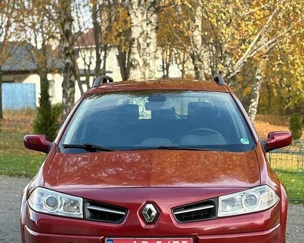 Рено Меган 2009 в Хмельницком на Automoto.ua Красный Рено Меган, объемом двигателя 1.6 л и пробегом 157 тыс. км за 5800 $, фото 2 на Automoto.ua
