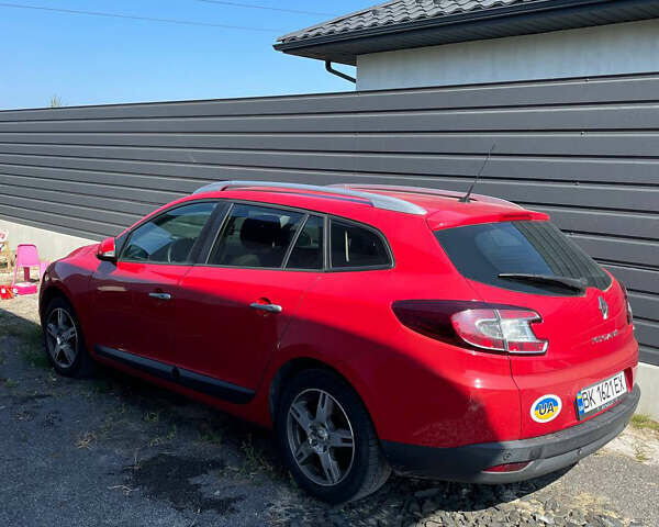 Червоний Рено Меган, об'ємом двигуна 1.46 л та пробігом 260 тис. км за 6300 $, фото 2 на Automoto.ua