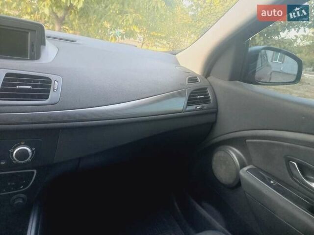 Красный Рено Меган, объемом двигателя 1.46 л и пробегом 393 тыс. км за 6200 $, фото 12 на Automoto.ua