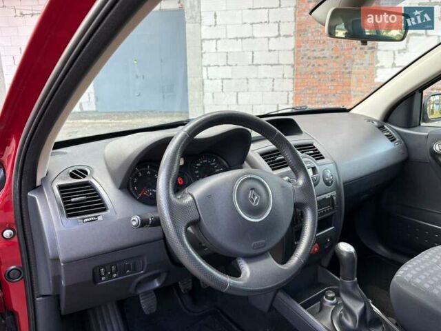 Рено Меган 2009 в Хмельницком на Automoto.ua Красный Рено Меган, объемом двигателя 1.6 л и пробегом 157 тыс. км за 5800 $, фото 25 на Automoto.ua