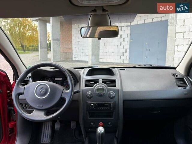 Рено Меган 2009 в Хмельницком на Automoto.ua Красный Рено Меган, объемом двигателя 1.6 л и пробегом 157 тыс. км за 5800 $, фото 29 на Automoto.ua