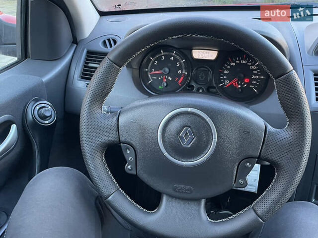 Красный Рено Меган, объемом двигателя 1.6 л и пробегом 222 тыс. км за 5499 $, фото 28 на Automoto.ua