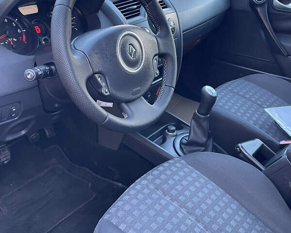 Красный Рено Меган, объемом двигателя 1.6 л и пробегом 222 тыс. км за 5499 $, фото 19 на Automoto.ua