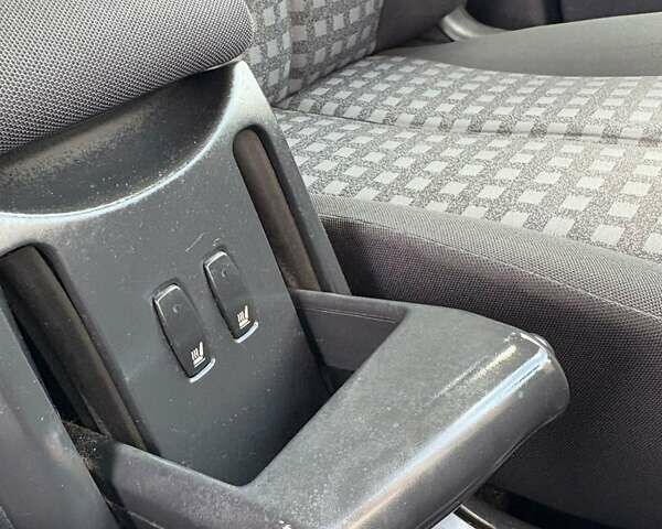 Рено Меган 2009 в Хмельницком на Automoto.ua Красный Рено Меган, объемом двигателя 1.6 л и пробегом 157 тыс. км за 5800 $, фото 37 на Automoto.ua