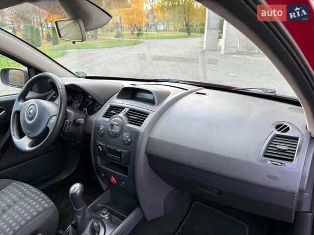 Рено Меган 2009 в Хмельницком на Automoto.ua Красный Рено Меган, объемом двигателя 1.6 л и пробегом 157 тыс. км за 5800 $, фото 34 на Automoto.ua