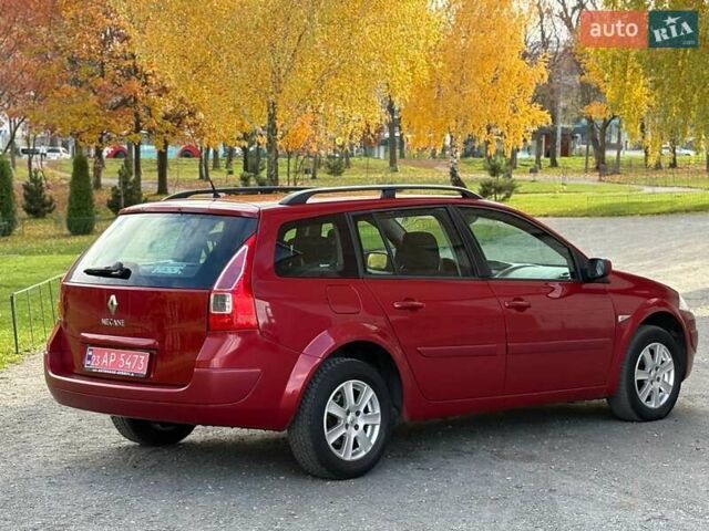 Рено Меган 2009 в Хмельницком на Automoto.ua Красный Рено Меган, объемом двигателя 1.6 л и пробегом 157 тыс. км за 5800 $, фото 3 на Automoto.ua