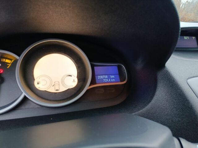 Червоний Рено Меган, об'ємом двигуна 1.6 л та пробігом 208 тис. км за 6300 $, фото 7 на Automoto.ua