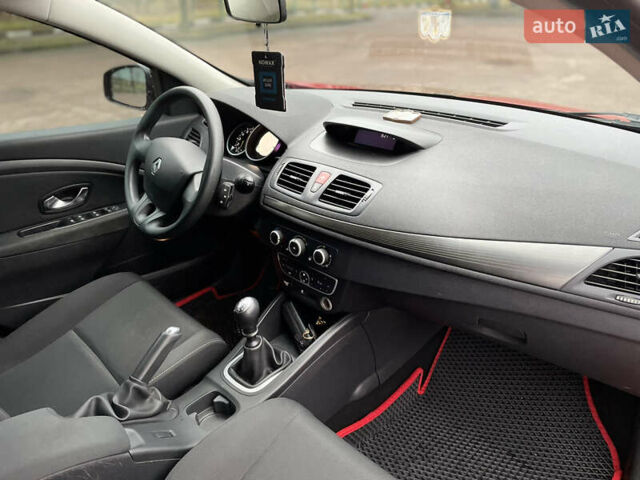 Красный Рено Меган, объемом двигателя 1.6 л и пробегом 208 тыс. км за 6299 $, фото 30 на Automoto.ua