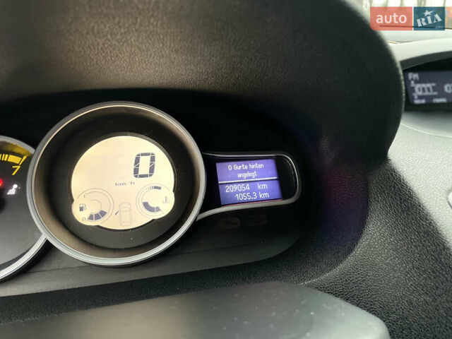 Красный Рено Меган, объемом двигателя 1.6 л и пробегом 208 тыс. км за 6550 $, фото 31 на Automoto.ua