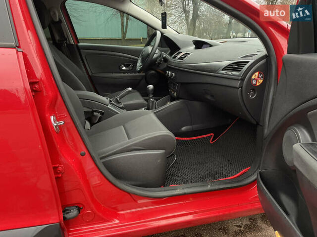 Красный Рено Меган, объемом двигателя 1.6 л и пробегом 208 тыс. км за 6299 $, фото 29 на Automoto.ua