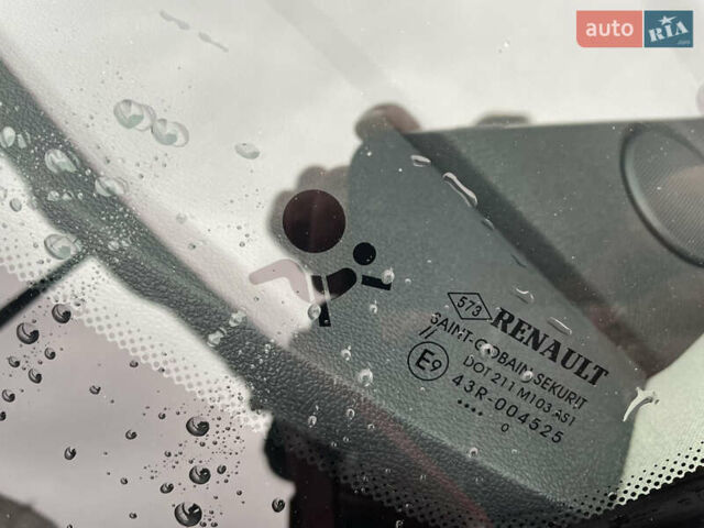 Красный Рено Меган, объемом двигателя 1.6 л и пробегом 208 тыс. км за 6299 $, фото 19 на Automoto.ua