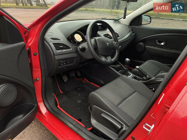 Красный Рено Меган, объемом двигателя 1.6 л и пробегом 208 тыс. км за 6550 $, фото 20 на Automoto.ua