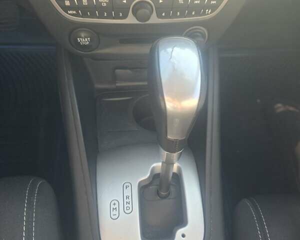 Красный Рено Меган, объемом двигателя 2 л и пробегом 189 тыс. км за 2354 $, фото 21 на Automoto.ua