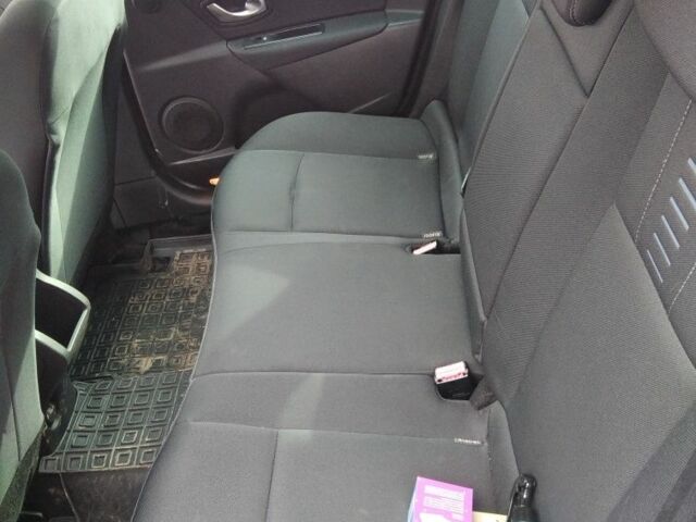 Красный Рено Меган, объемом двигателя 1.5 л и пробегом 250 тыс. км за 6500 $, фото 10 на Automoto.ua