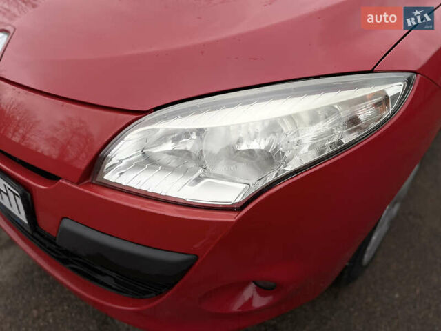 Красный Рено Меган, объемом двигателя 1.6 л и пробегом 208 тыс. км за 6450 $, фото 11 на Automoto.ua