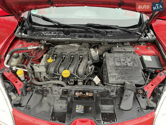 Красный Рено Меган, объемом двигателя 1.6 л и пробегом 208 тыс. км за 6299 $, фото 24 на Automoto.ua