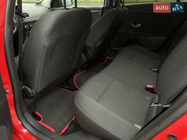 Красный Рено Меган, объемом двигателя 1.6 л и пробегом 208 тыс. км за 6299 $, фото 27 на Automoto.ua