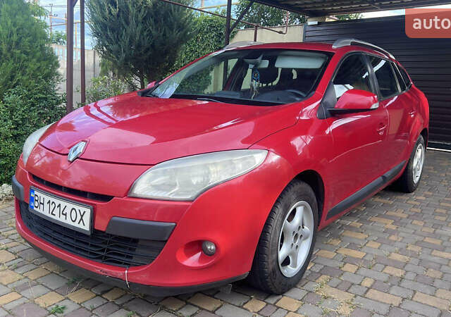 Красный Рено Меган, объемом двигателя 1.46 л и пробегом 300 тыс. км за 6200 $, фото 5 на Automoto.ua