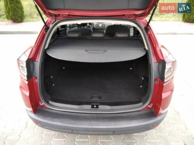 Рено Меган 2010 у Стрые на Automoto.ua Червоний Рено Меган, об'ємом двигуна 1.46 л та пробігом 260 тис. км за 6800 $, фото 53 на Automoto.ua