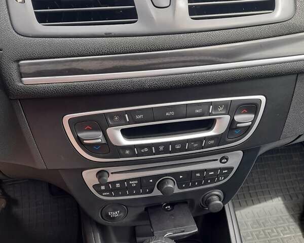 Красный Рено Меган, объемом двигателя 1.87 л и пробегом 232 тыс. км за 6800 $, фото 11 на Automoto.ua