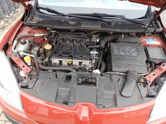 Красный Рено Меган, объемом двигателя 2 л и пробегом 189 тыс. км за 2375 $, фото 6 на Automoto.ua